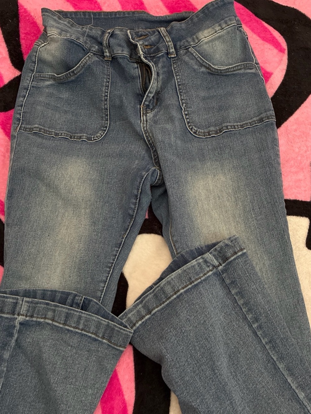 SHEIN Mid Blue Straight Leg Jeans with Front Patch Pockets